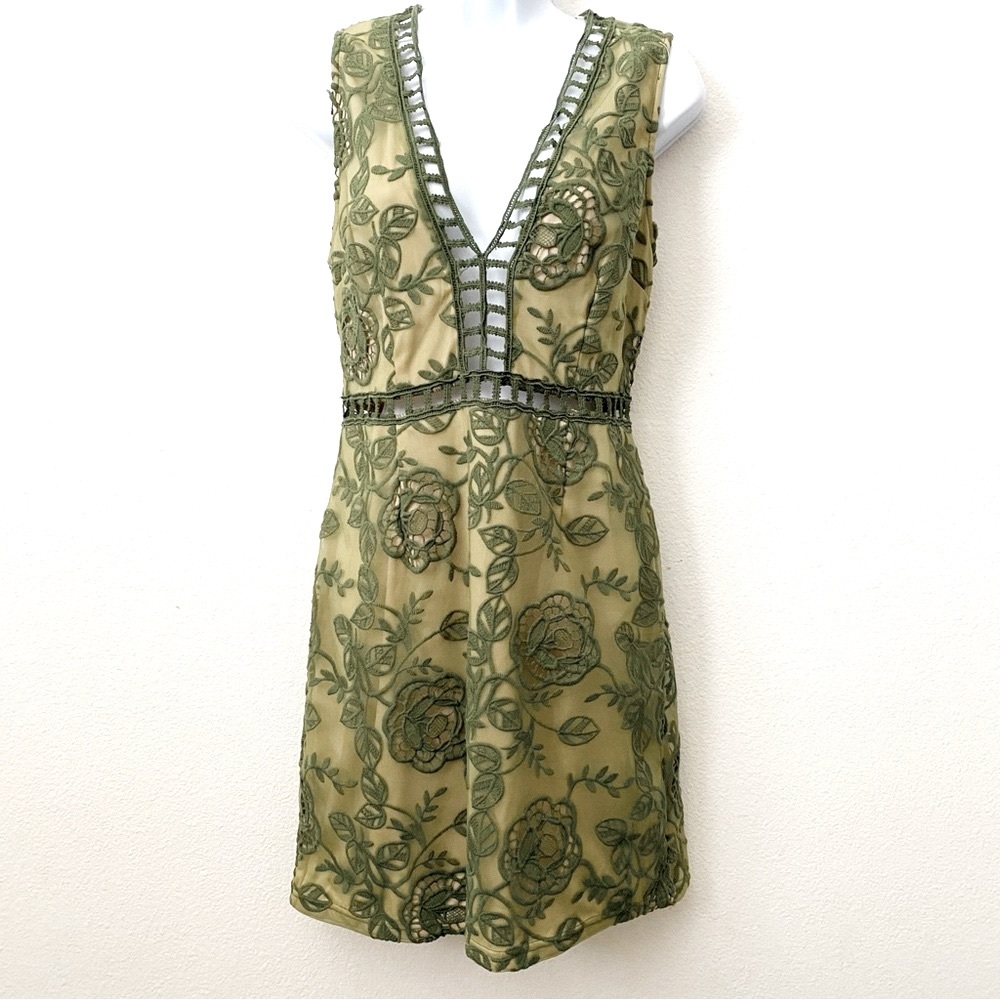 Available by Angela Fashion Women’s Sleeveless V-Neck Embroidered Overlay Dress